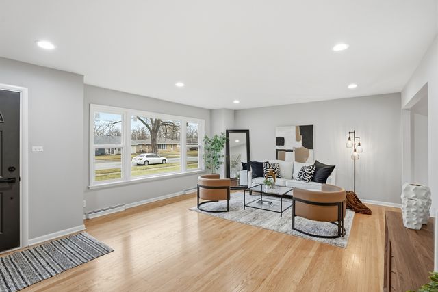 15944 School Street, South Holland, IL 60473