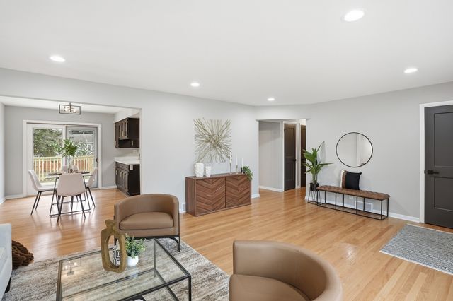 15944 School Street, South Holland, IL 60473