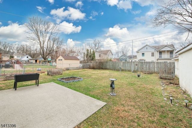 126 Jefferson St, Wanaque Boro, NJ 07420