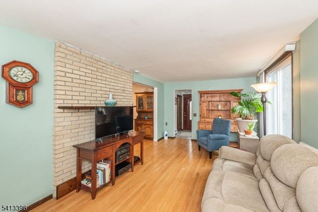 126 Jefferson St, Wanaque Boro, NJ 07420