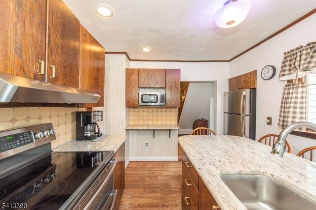 126 Jefferson St, Wanaque Boro, NJ 07420