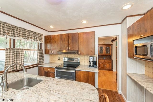 126 Jefferson St, Wanaque Boro, NJ 07420