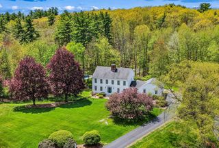 11 Puritan Drive, Bedford, NH 03110