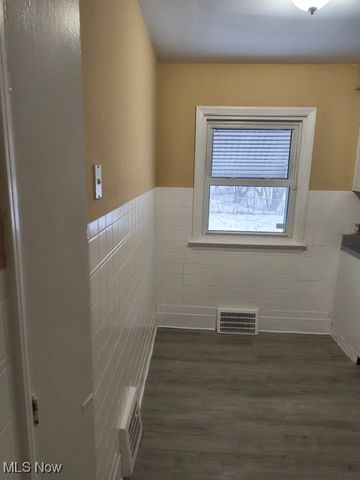 5202 Henry Street, Maple Heights, OH 44137