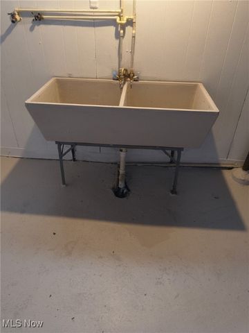 5202 Henry Street, Maple Heights, OH 44137