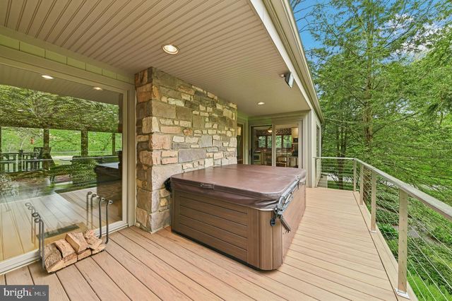 3 BRIDGE 5 LN, Pipersville, PA 18947