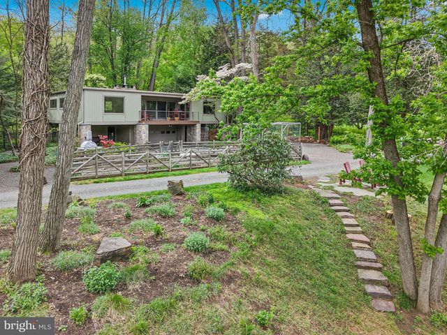 3 BRIDGE 5 LN, Pipersville, PA 18947