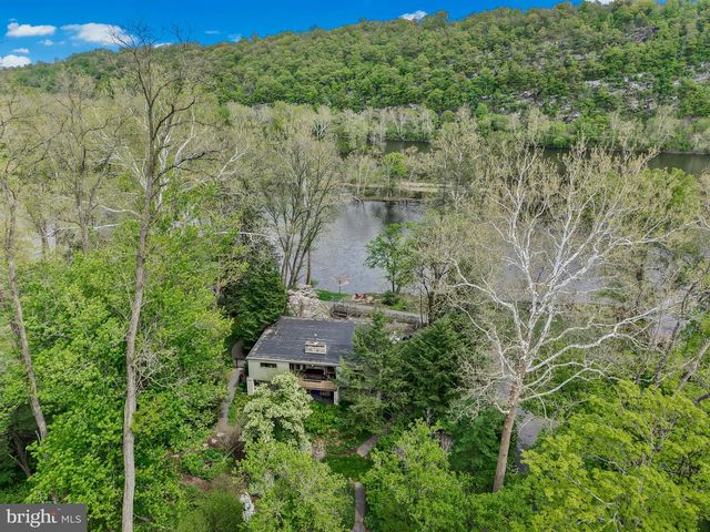 3 BRIDGE 5 LN, Pipersville, PA 18947