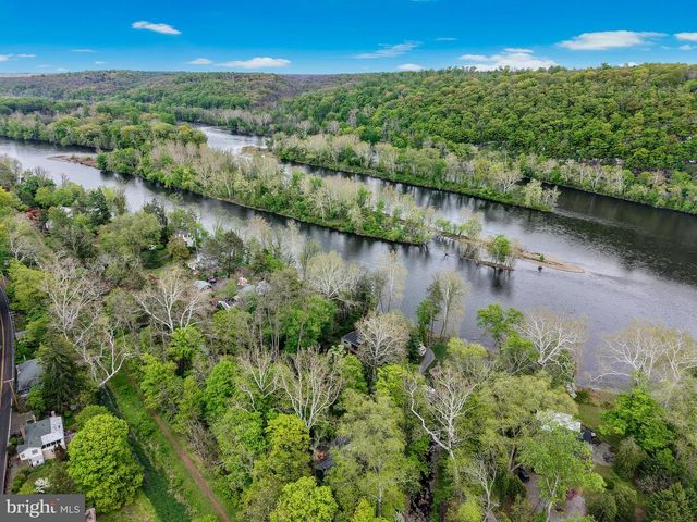 3 BRIDGE 5 LN, Pipersville, PA 18947