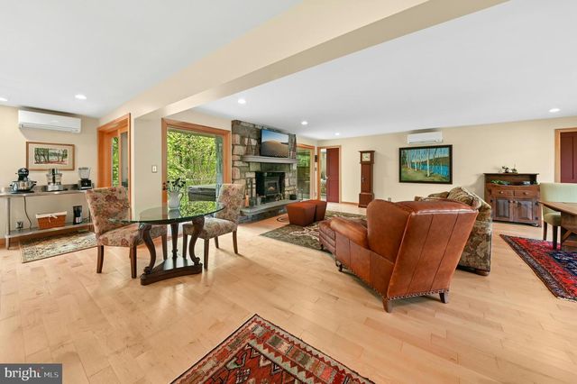 3 BRIDGE 5 LN, Pipersville, PA 18947