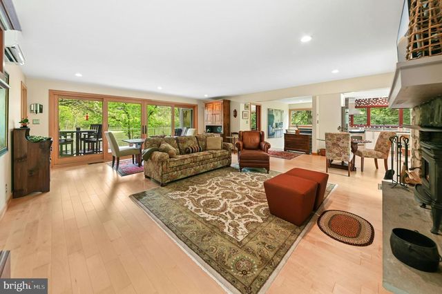3 BRIDGE 5 LN, Pipersville, PA 18947