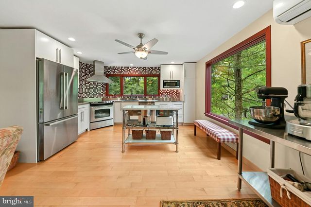 3 BRIDGE 5 LN, Pipersville, PA 18947