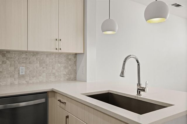 6324 N Lamar BLVD 206, Austin, TX 78752