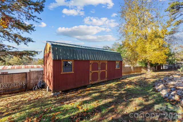 14 Harkins Lane, Marshall, NC 28753