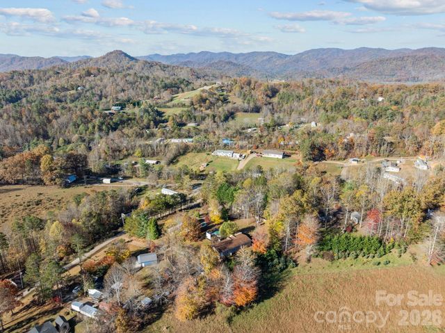 14 Harkins Lane, Marshall, NC 28753