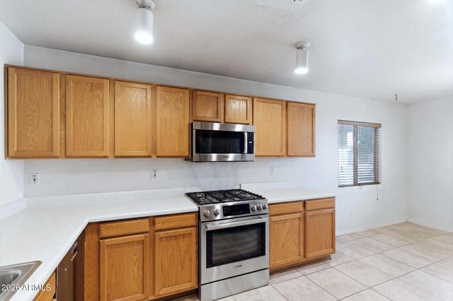 6205 W Encinas Lane, Phoenix, AZ 85043