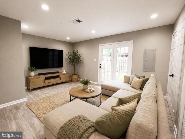 9016 LAKE LARGO DR, Upper Marlboro, MD 20774