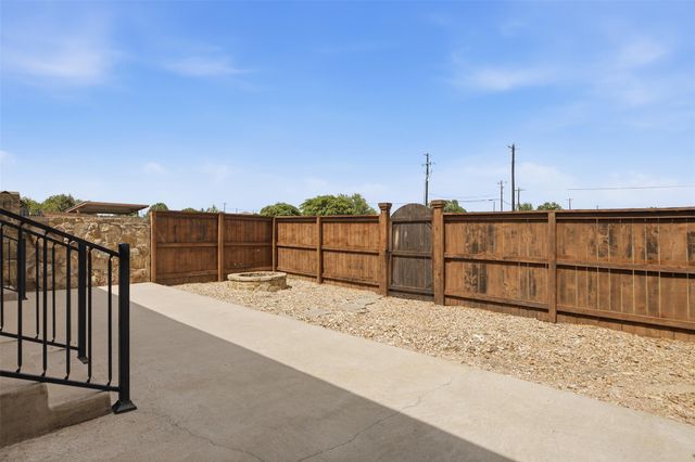 116 Sarahs LN, Liberty Hill, TX 78642