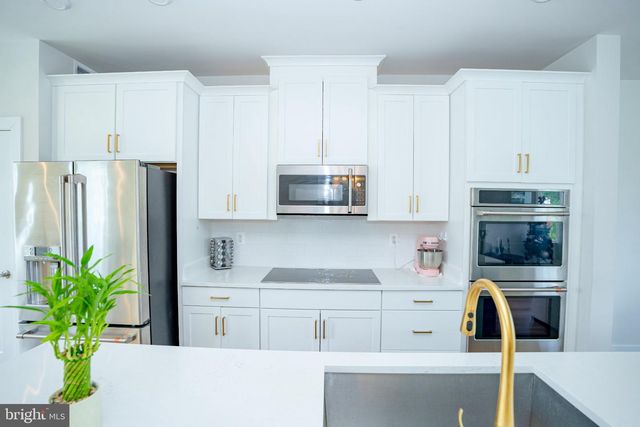 8790 KENSINGTON CHURCH ST, Manassas, VA 20112