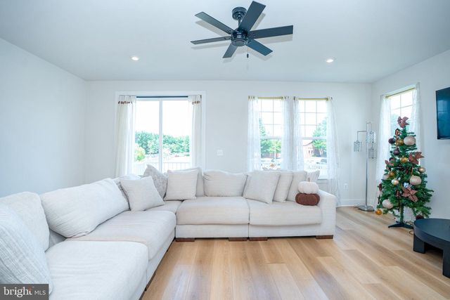 8790 KENSINGTON CHURCH ST, Manassas, VA 20112