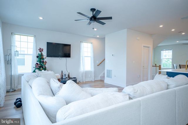 8790 KENSINGTON CHURCH ST, Manassas, VA 20112