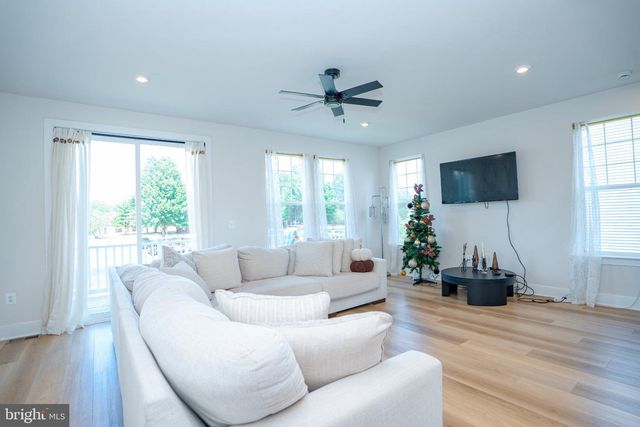 8790 KENSINGTON CHURCH ST, Manassas, VA 20112