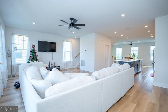 8790 KENSINGTON CHURCH ST, Manassas, VA 20112