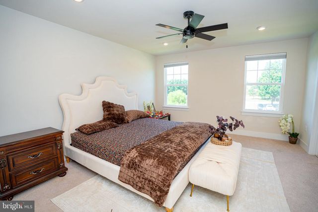 8790 KENSINGTON CHURCH ST, Manassas, VA 20112
