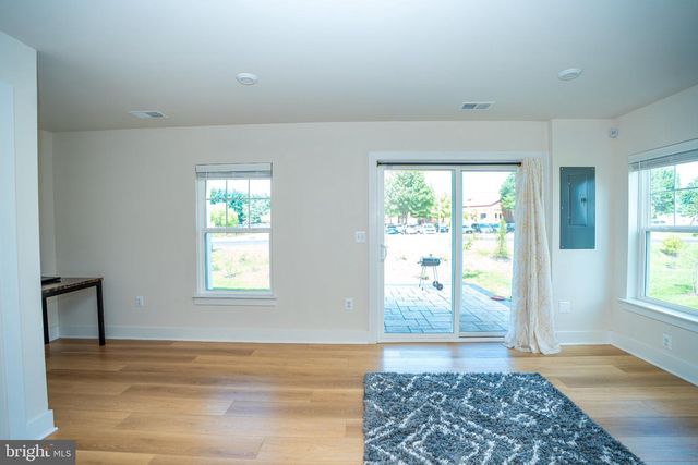 8790 KENSINGTON CHURCH ST, Manassas, VA 20112