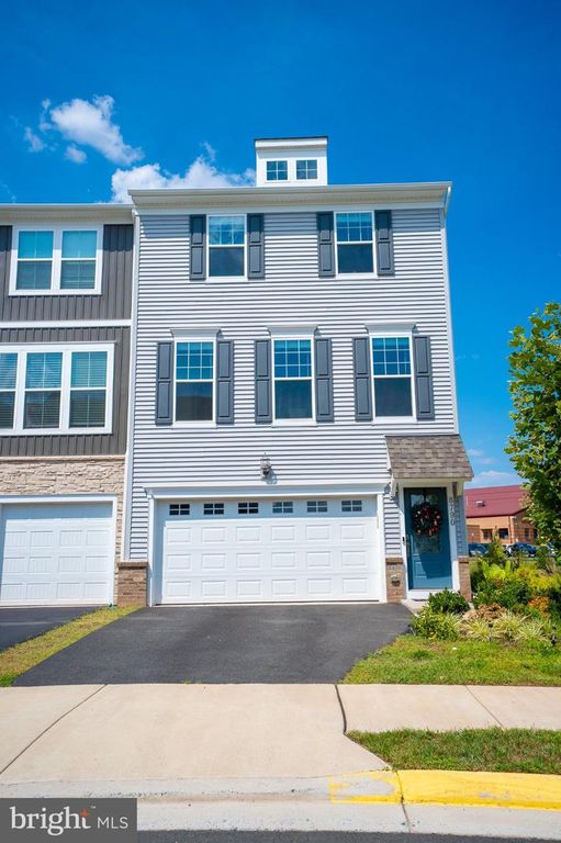 8790 KENSINGTON CHURCH ST, Manassas, VA 20112