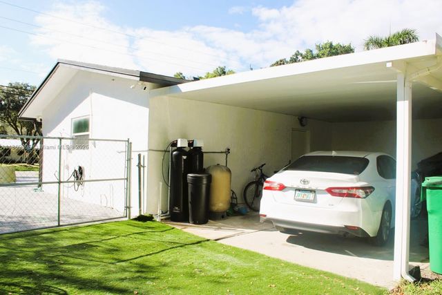 14691 SW 20th St, Davie, FL 33325