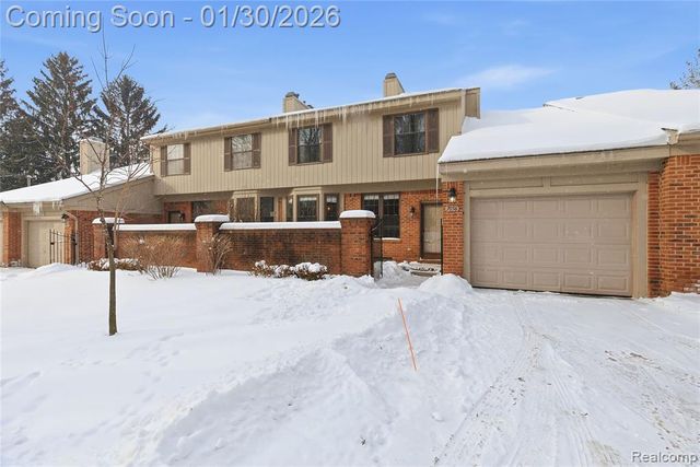 7056 Green Farm Road, West Bloomfield, MI 48322