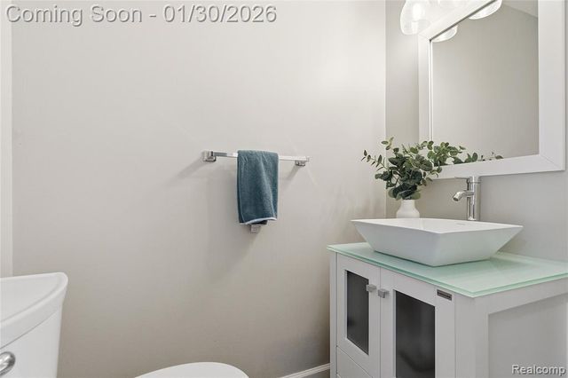 7056 Green Farm Road, West Bloomfield, MI 48322