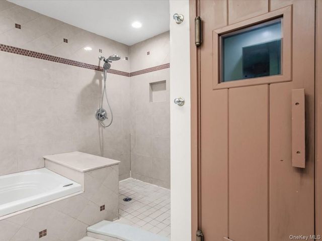 34 Windsor Gate Drive, New Hyde Park, NY 11040