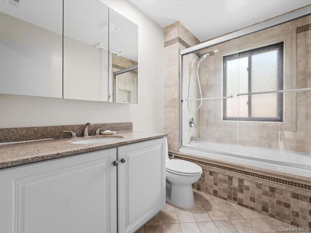34 Windsor Gate Drive, New Hyde Park, NY 11040