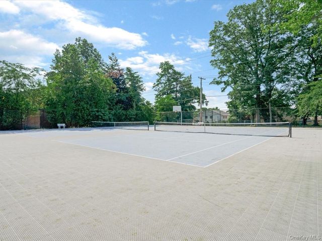 34 Windsor Gate Drive, New Hyde Park, NY 11040