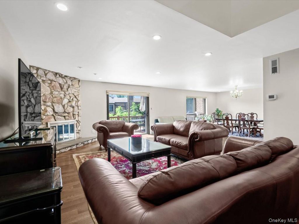 34 Windsor Gate Drive, New Hyde Park, NY 11040 — photo 4
