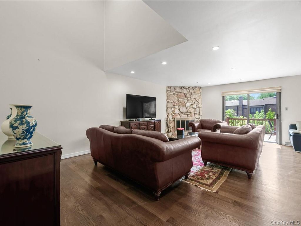 34 Windsor Gate Drive, New Hyde Park, NY 11040 — photo 5