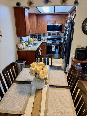 1340 E Hillcrest 10, Thousand Oaks, CA 91362