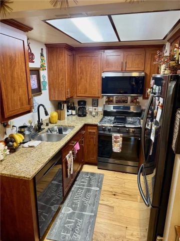 1340 E Hillcrest 10, Thousand Oaks, CA 91362