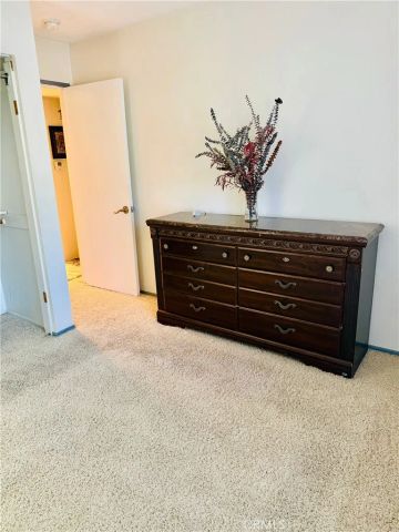 1340 E Hillcrest 10, Thousand Oaks, CA 91362