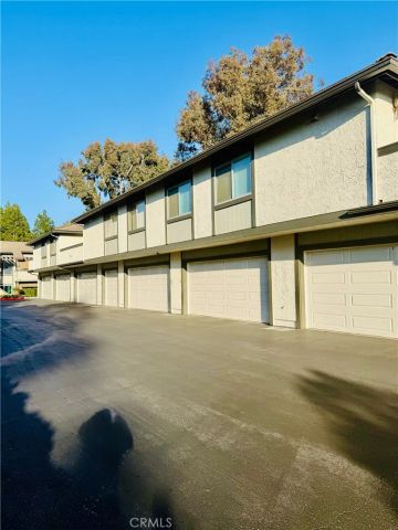 1340 E Hillcrest 10, Thousand Oaks, CA 91362