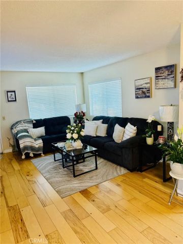 1340 E Hillcrest 10, Thousand Oaks, CA 91362