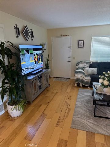 1340 E Hillcrest 10, Thousand Oaks, CA 91362
