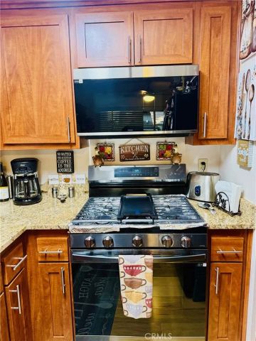 1340 E Hillcrest 10, Thousand Oaks, CA 91362