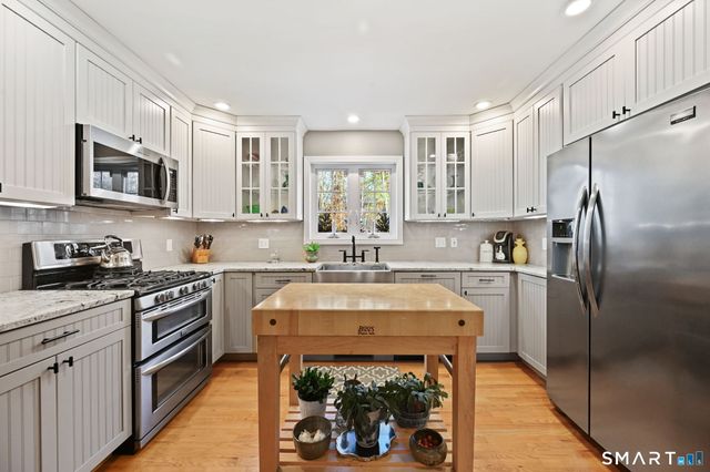 13 Park Lane, Woodbury, CT 06798