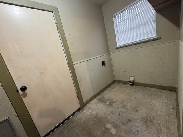 1812 W Main St, Henderson, TX 75652