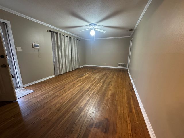 1812 W Main St, Henderson, TX 75652