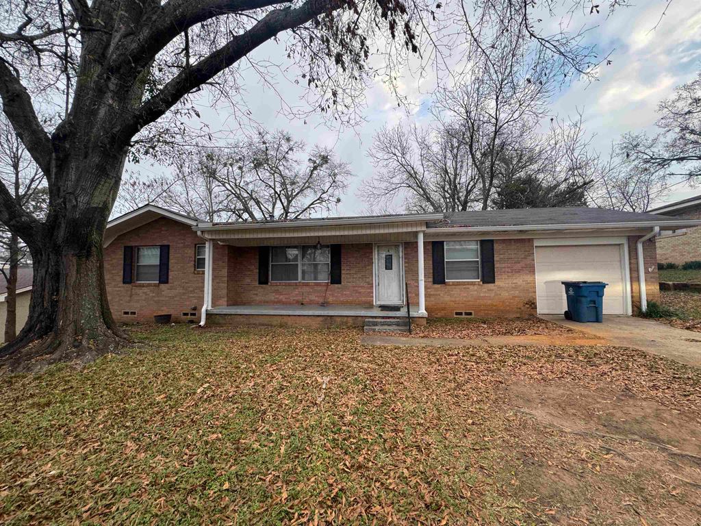 1812 W Main St, Henderson, TX 75652