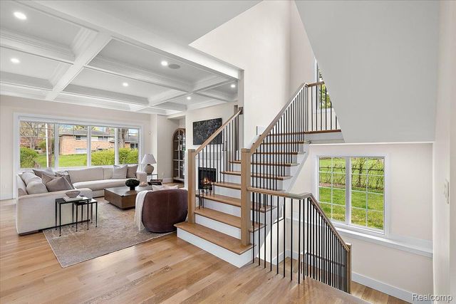 444 Hillboro Drive, Bloomfield Charter Township, MI 48301